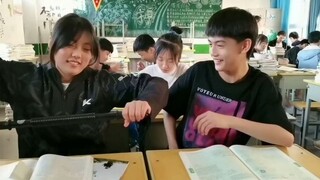 现在才知道，有个这样的女同桌有多幸福！