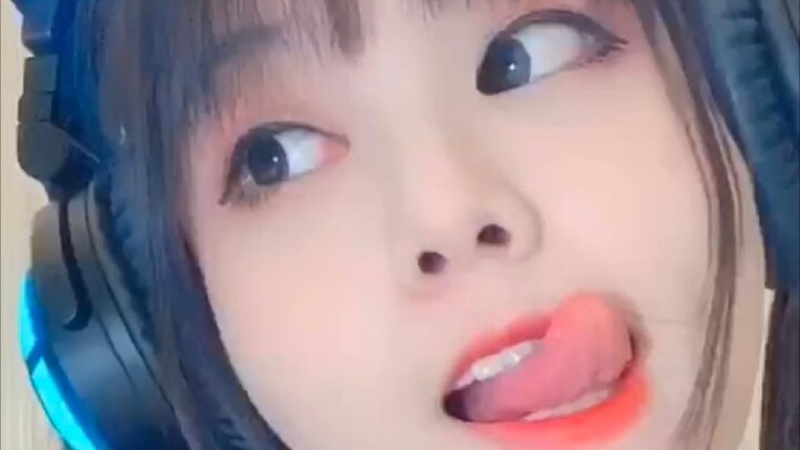 这位老兄真是糟糕，一个视频得罪了抖音一半的女网红，另外一个视频又得罪了抖音的另外一半的女网红！两个视频把整个抖音的女网红都得罪了！