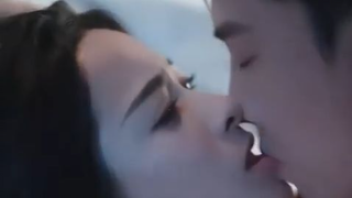 CEO dingin benci wanita, tapi jatuh cinta pada adik angkatnya yang 5 tahun lebih