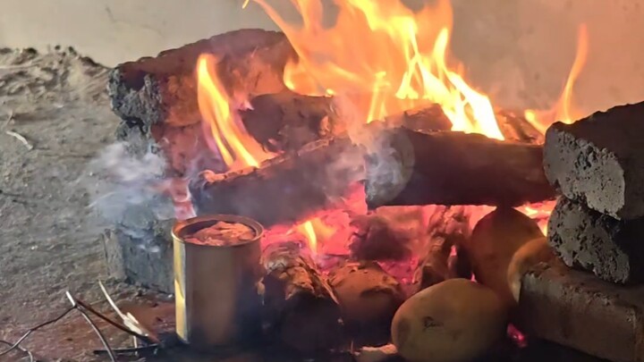 What precautions should ordinary people take when staying at an abandoned construction site?