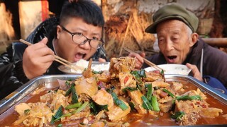 Chengdu Popular Dish 'Ginger Hot Nest Chicken' 