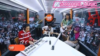 Dilaw performs "Uhaw (Tayong Lahat)" LIVE on Wish 107.5 Bus