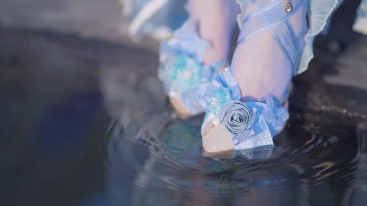 أحب هذه الأغنية حقًا حقًا. إذا كنتم بحاجة إلى الفيديو الأصلي لاستخدامه خلفية، فما عليكم إلا مطالعة ا