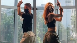[ท่าเต้นฝาแฝด] เซ็กซี่หลัง｜เพลงแจ๊สแดนซ์คลาสสิก ทักษะพื้นฐานของท่าเต้นคู่ ท่าเต้นฝึกทหารสุดหล่อระเบิ