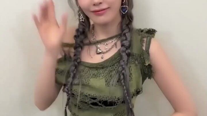 تحدي ارتداء ملابس الرقص لجميع الأعضاء "Dresscode" من LESSERAFIM