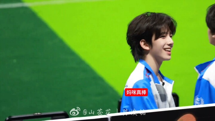 จิมมี่มาโรยข้าวให้คุณแม่แล้ว!