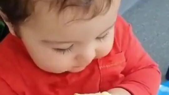POV : LAGI makan pisang