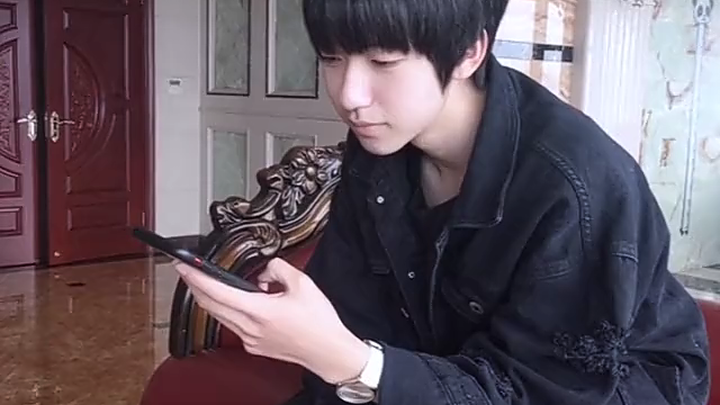 Percakapan Kocak He Junlin dengan Siri