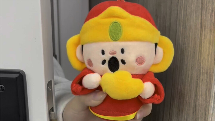 Thần Tài đến rồi, mau mở cửa đón Thần Tài đi! Chúc phát tài phát lộc!