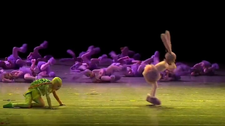 "The Tortoise and the Hare Race Again"—in this dance, the rabbit and the tortoise on stage rediscove