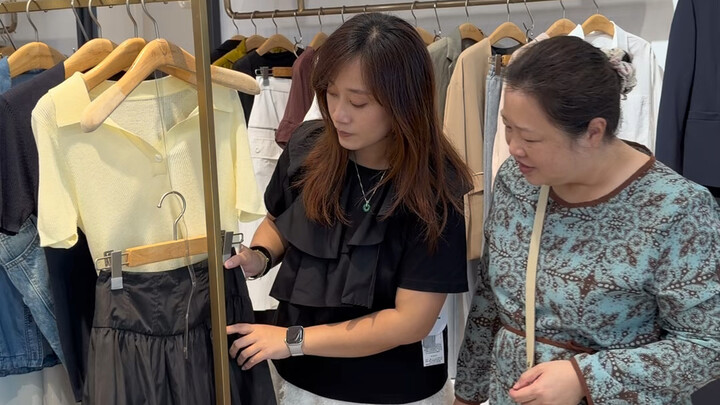 The weather is getting hotter and hotter! Shopping for spring/summer clothes with my mother-in-law a