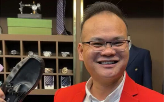 Upacara peresmian sepatu baru versi bahasa Mandarin #Direktur adalah sepupuku