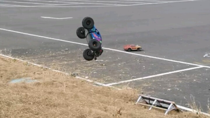 Come to Feipo. It’s a weekend where you can play RC until your car breaks down.