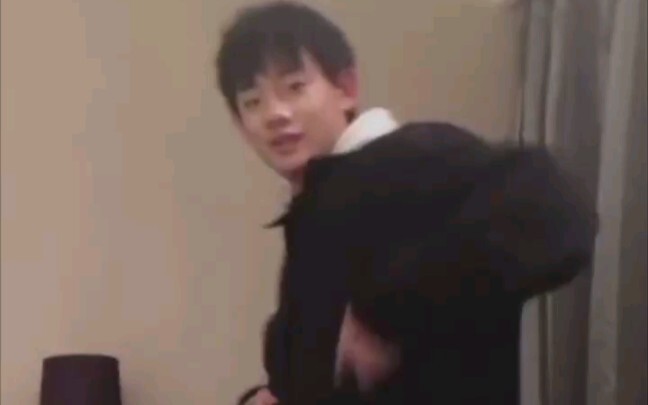 【Subs】笑死我了！杀劳斯在线翻跳圣代的EXO舞蹈！公开处刑…subs你完了！