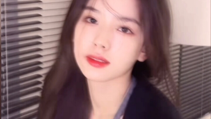 โอ้โห...หน้าตาของซุนอีหนิงนี่ขนาดพูดถึงน้องสาวยังทำให้ใครๆ ต่างก็เคลิ้มเลยนะ!