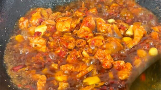 I can't believe you still don't know about Guizhou's famous spicy chicken—it's absolutely mouthwater