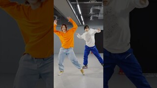 power cute collaboration🧡💙 #dohee #yumeki #choreography