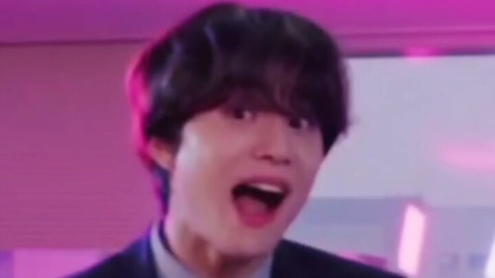 【NCT Kim Jungwoo】Chẳng có anh nào mà Tiểu Cửu không bắt chước được