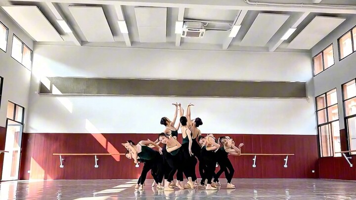 Chinese Dance Department, Class 15-6 of the Guangzhou Dance School: “Body Rhythm Ensemble,” instruct