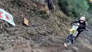 The world's toughest hill climb race, many motorcycles were smashed, but finally someone successfull