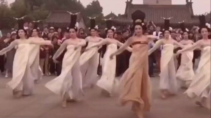 เปรียบเทียบ “ลี่เหรินซิง” กับการเดินตามแบบฉบับฮั่นตานในปัจจุบัน