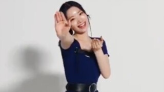 سنافر! تحدي رقص TWICE لأغنية "Hare Hare"