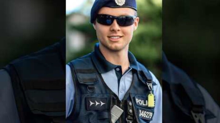 Surprised a Czech Police officer👮🏻‍♂️