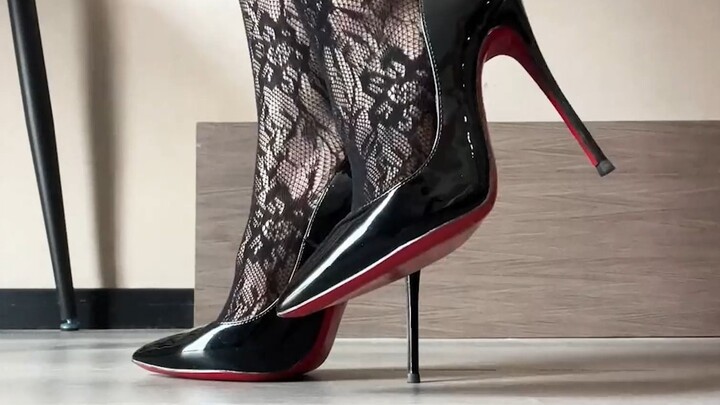 红底漆皮高跟 金色镜面高跟 只能二选一哦