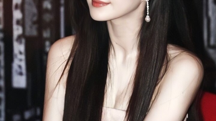 “Trước đây ai cũng chế giễu cô là “sao chăn”, giờ thì chẳng còn ai đủ sức đối đầu.”