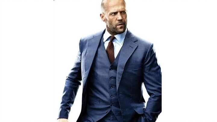 Jason Statham dán quốc kỳ trên xe để ủng hộ Palestine
