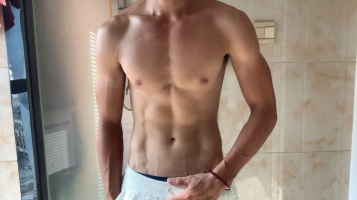 ฉันมีซิกแพค 10 ลูก แต่พวกคุณเห็นแค่ 8 ลูกเท่านั้น