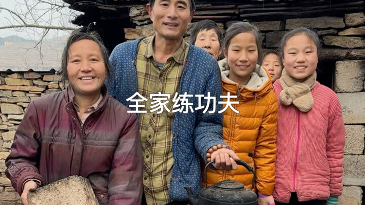 Cả nhà cùng tập võ