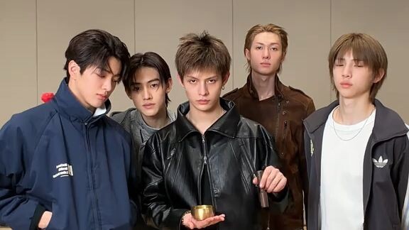 happy news year from Cortis 🥳