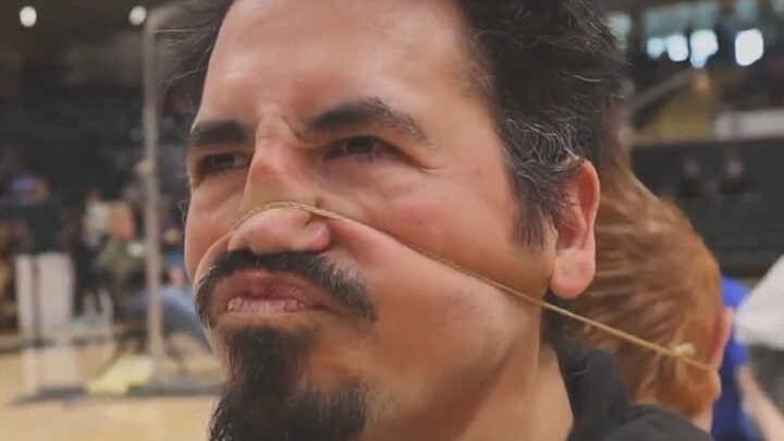 Lomba Elastis dari Orang Asing