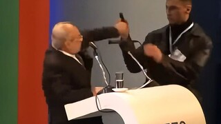 Face-to-face assassination, but the pistol jams—what an awkward episode!