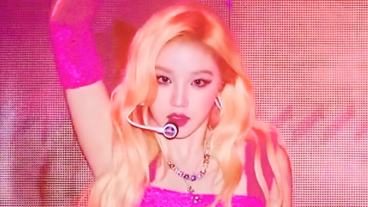 If Handsomeness Had a Rating, These 28 Seconds Would Be R‑Rated | Song Yiqi’s Intro Vertical Live-Re