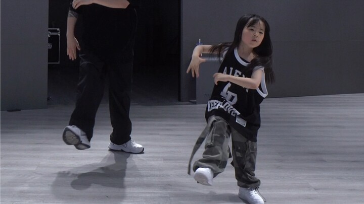 幼儿园小朋友帅出屏幕..