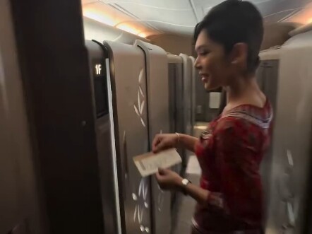 ก็บินแค่สิบชั่วโมงเอง ทำไมต้องไปอาบน้ำด้วยนะ?