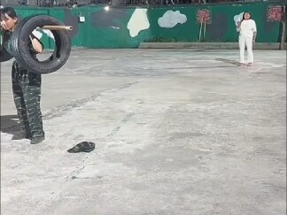 ［Ai Nhân TV］Một trường cai nghiện internet ở Quý Châu ngang nhiên đánh người ngay trên livestream, 1