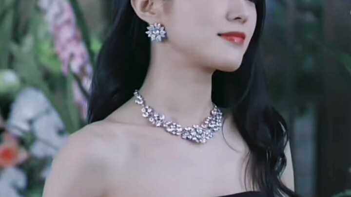 “A novel villain who’s all beauty and no brains”