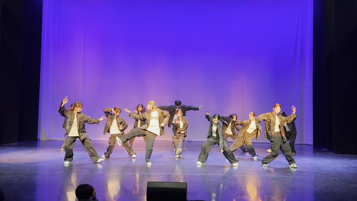 จะเป็นอย่างไรที่ได้มงกุฎคู่กับผลงานสไตล์จีนในการแข่งขัน London College Dance Competition [ท่าเต้นต้น