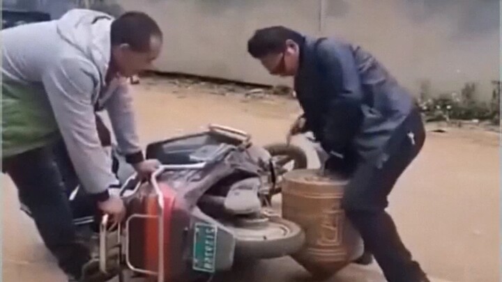 “Penghormatan saat kena pukul yang sebenarnya”