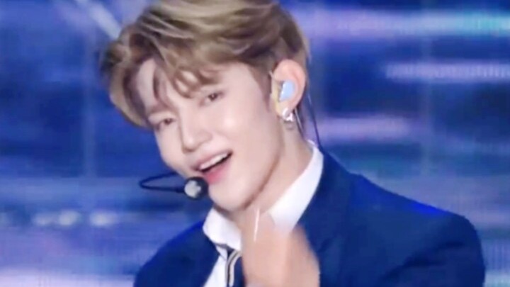 Zhang Hao kicks off with a solo dance! [ZB1] CCMA Live: New Kids on the Block + Crush take over the 