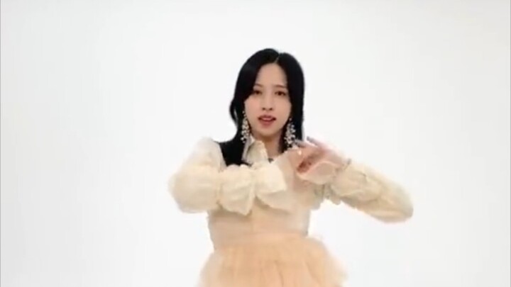 TikTok updates MINA's "Doughnut" solo dance
