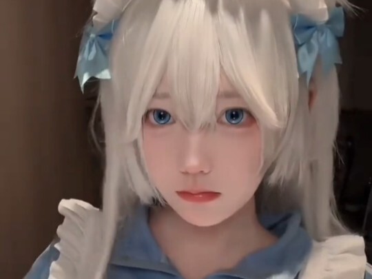 أين خادمة القطة؟