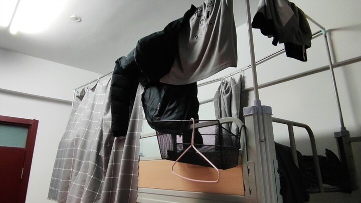 Tirai Tempat Tidur Kerusakan Perang