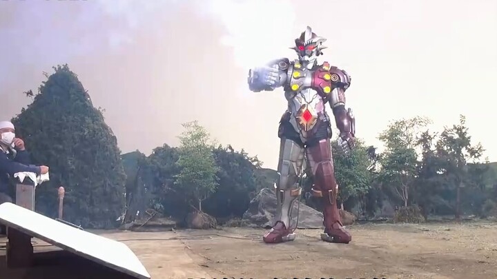 Behind the scenes of Ultraman Ginga: The suit actors were bombarded with fireworks, it looked very h