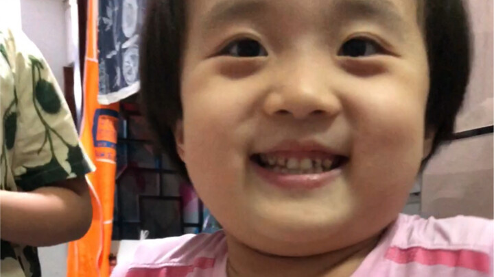 Bụng chúng mình vẫn đồ sộ nhỉ, nhưng đáng mừng là dáng người đã thon gọn hẳn ra! Thanh thoát, duyên 