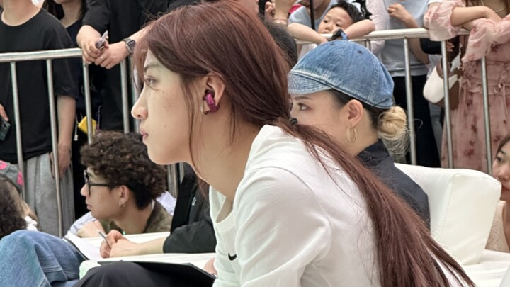 “popping还得看高清直拍啊😭”；席嘉琪Iris 裁判秀；大自然的馈赠街舞挑战赛重庆站2025.4.19