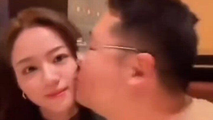 เกือบลืมไปแล้วว่าตัวเองแต่งงานกับเงินทอง